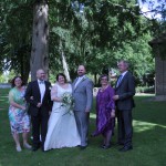 Fra venstre: Nina (brudens mor), Simon (brudens fra), Cecilie, Bjørn, Maibritt (gommens mor), Ole (gommens far)