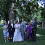 Fra venstre: Nina (brudens mor), Simon (brudens fra), Cecilie, Bjørn, Maibritt (gommens mor), Ole (gommens far)