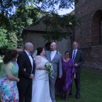 Fra venstre: Nina (brudens mor), Simon (brudens fra), Cecilie, Bjørn, Maibritt (gommens mor), Ole (gommens far)