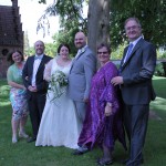 Fra venstre: Nina (brudens mor), Simon (brudens fra), Cecilie, Bjørn, Maibritt (gommens mor), Ole (gommens far)