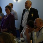 Ida holder tale/viser diasshow med billeder og indspillet sang