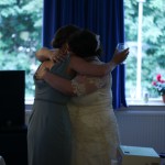 Tårevædet kram efter et utroligt indslag