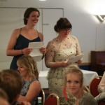 Gitte & Iza holder tale