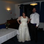 Brudeparret klar til kagen